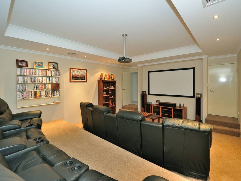 100 Hawker Street, Shoalwater WA 6169