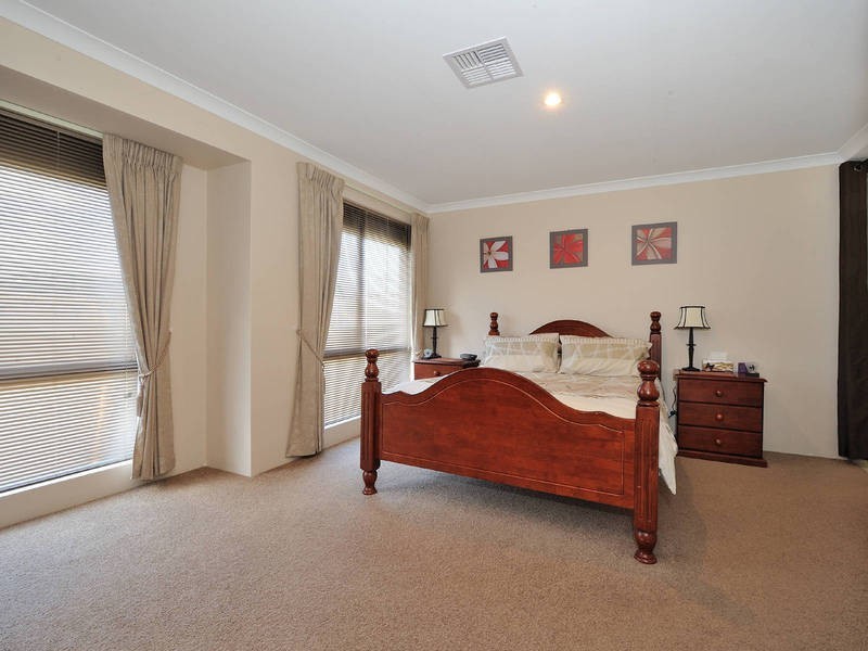 100 Hawker Street, Shoalwater WA 6169