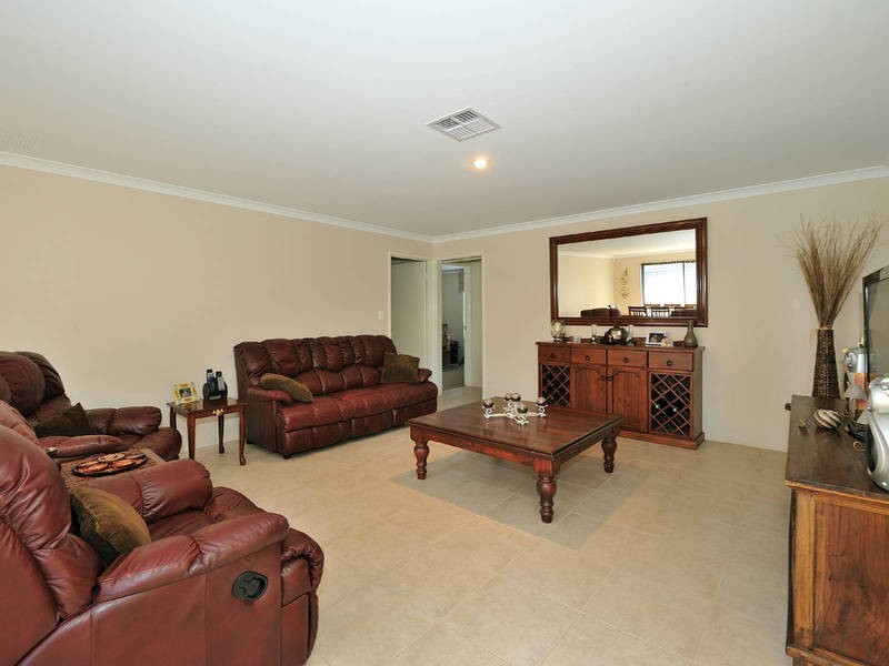 100 Hawker Street, Shoalwater WA 6169