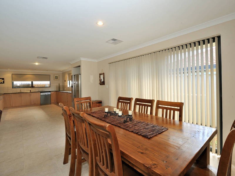 100 Hawker Street, Shoalwater WA 6169