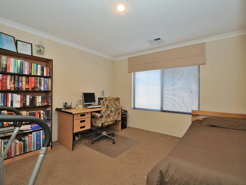 100 Hawker Street, Shoalwater WA 6169