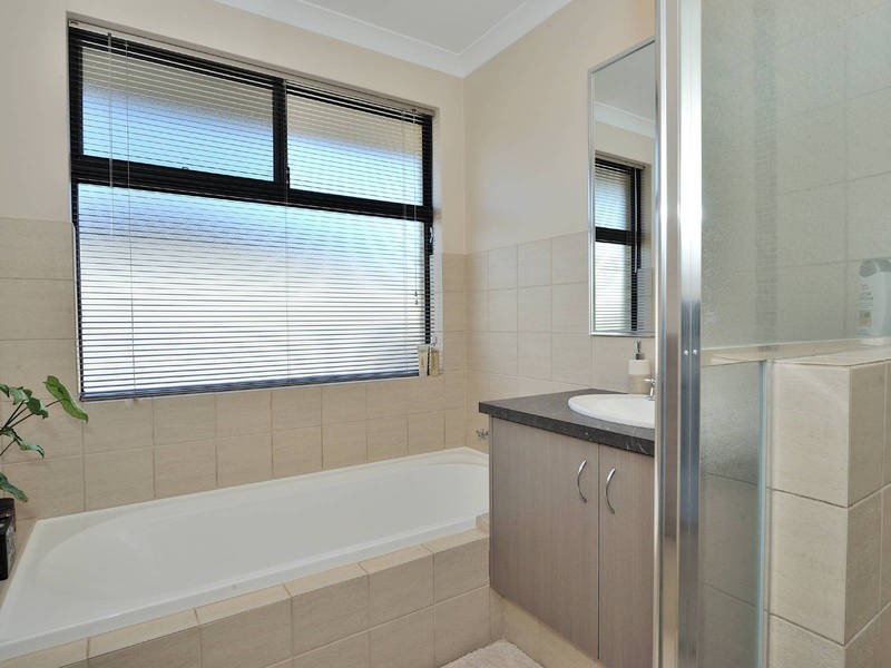 100 Hawker Street, Shoalwater WA 6169