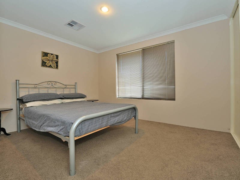 100 Hawker Street, Shoalwater WA 6169