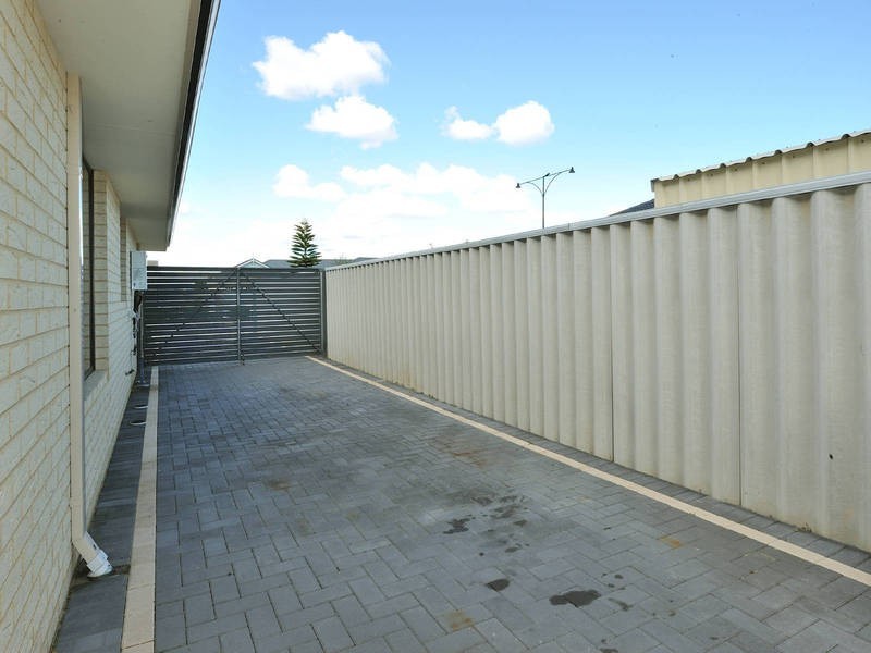 100 Hawker Street, Shoalwater WA 6169