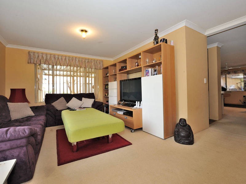 43 Oakwood Crescent, Waikiki WA 6169