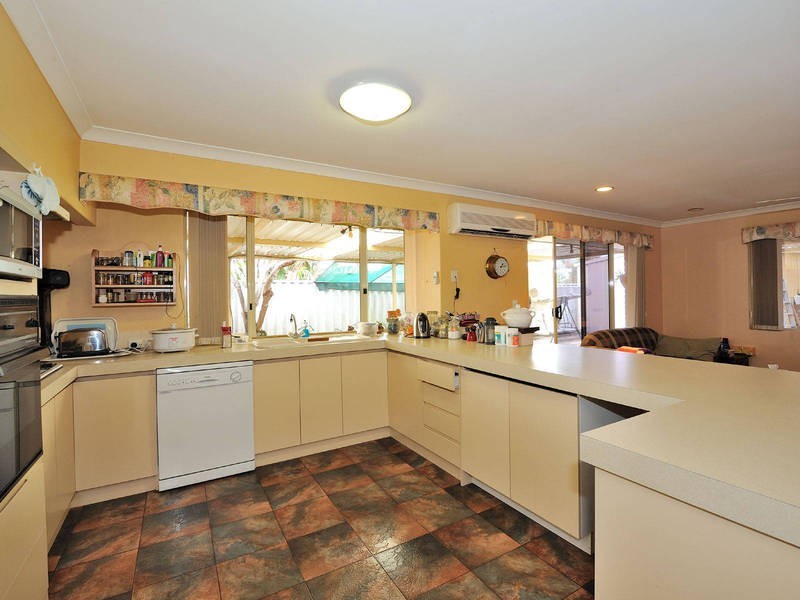 43 Oakwood Crescent, Waikiki WA 6169