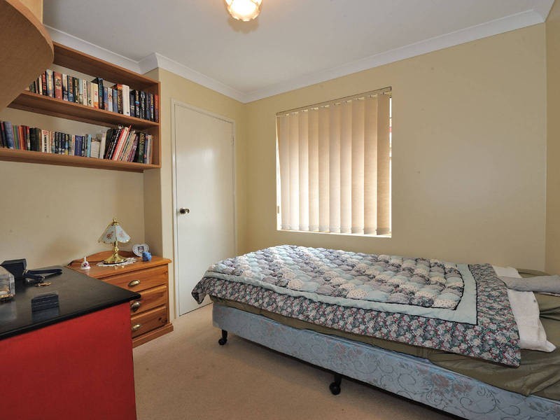 43 Oakwood Crescent, Waikiki WA 6169