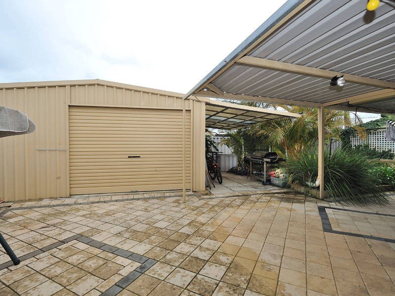 43 Oakwood Crescent, Waikiki WA 6169