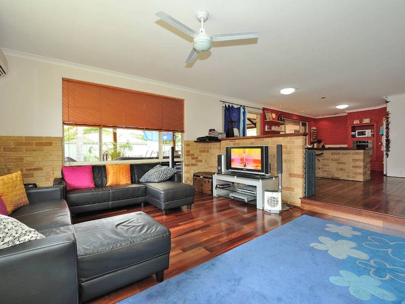 10 St Laurent Mews, Port Kennedy WA 6172