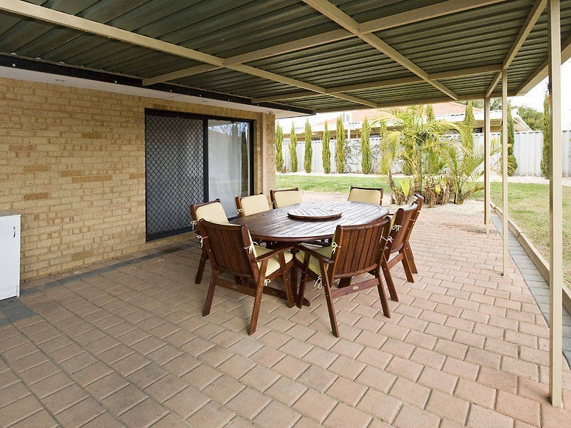 4 Narbonne Gardens, Port Kennedy WA 6172