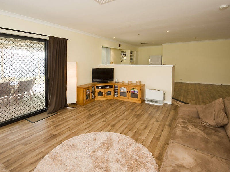 4 Narbonne Gardens, Port Kennedy WA 6172