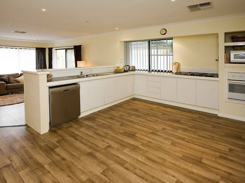 4 Narbonne Gardens, Port Kennedy WA 6172