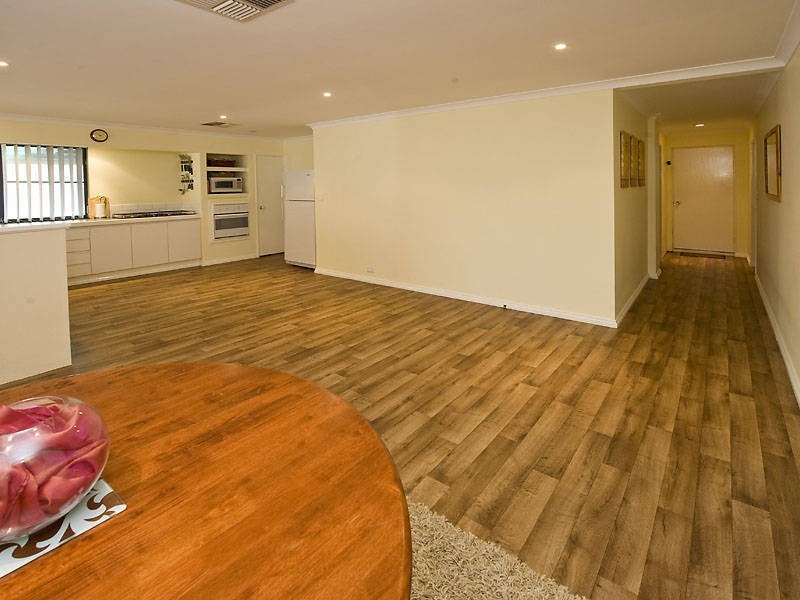 4 Narbonne Gardens, Port Kennedy WA 6172