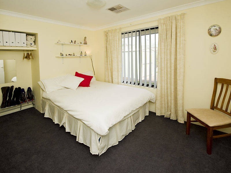 4 Narbonne Gardens, Port Kennedy WA 6172