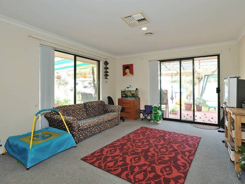 12 Grace Court, Cooloongup WA 6168