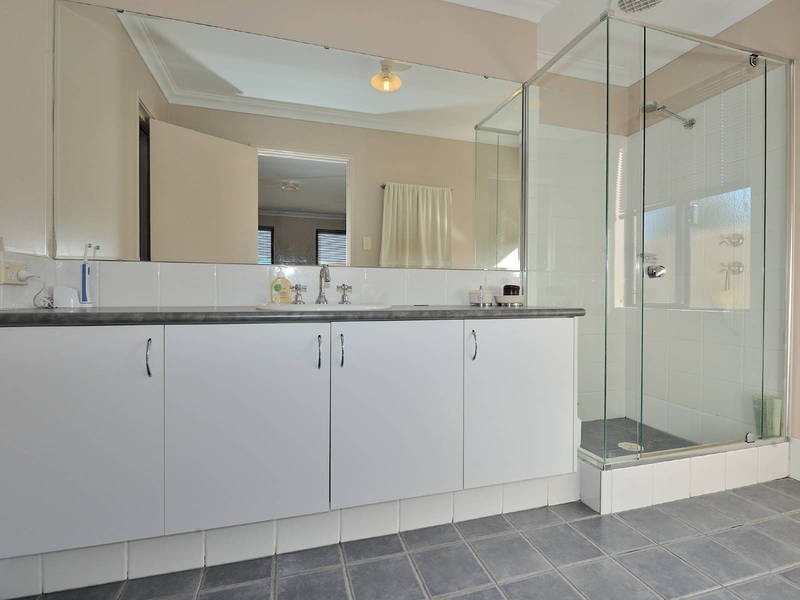 17 Barossa Approach, Rockingham WA 6168