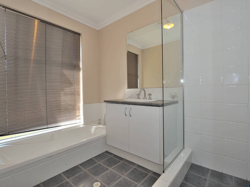 17 Barossa Approach, Rockingham WA 6168