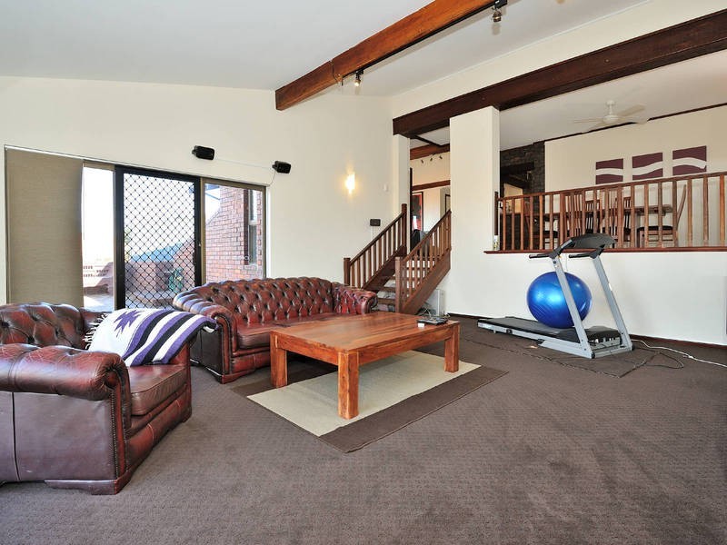 6 Hilda Road, Waikiki WA 6169