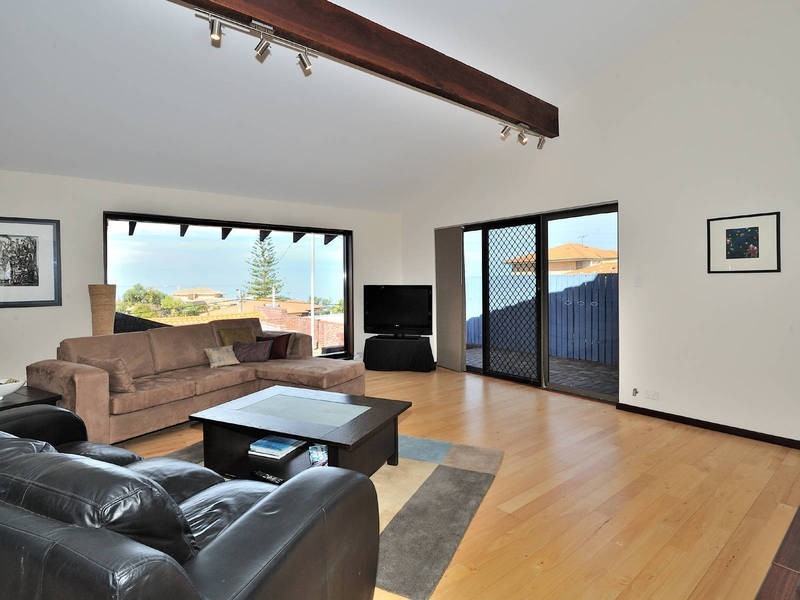 6 Hilda Road, Waikiki WA 6169