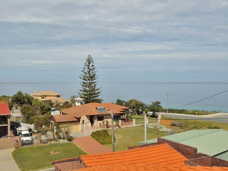 6 Hilda Road, Waikiki WA 6169