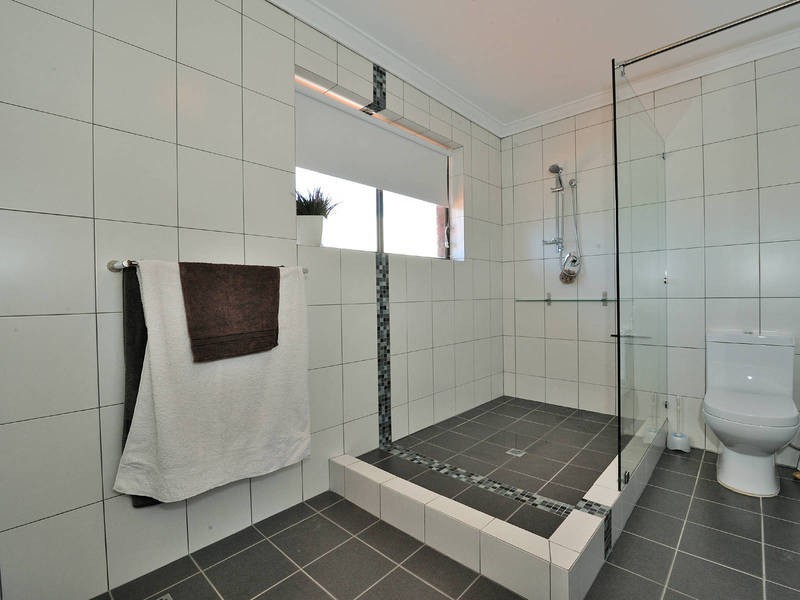 6 Hilda Road, Waikiki WA 6169