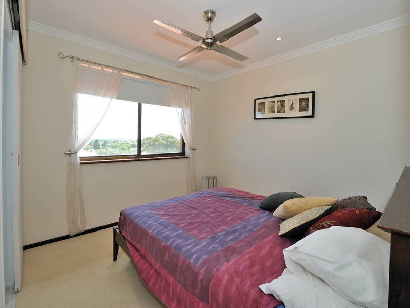 6 Hilda Road, Waikiki WA 6169