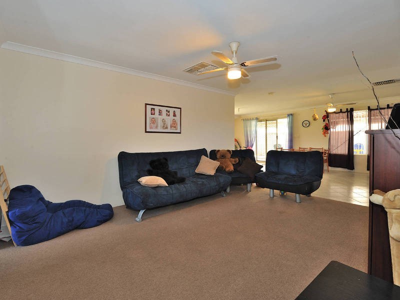 35 Oakwood Crescent, Waikiki WA 6169