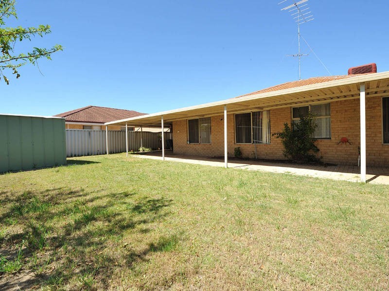 35 Oakwood Crescent, Waikiki WA 6169