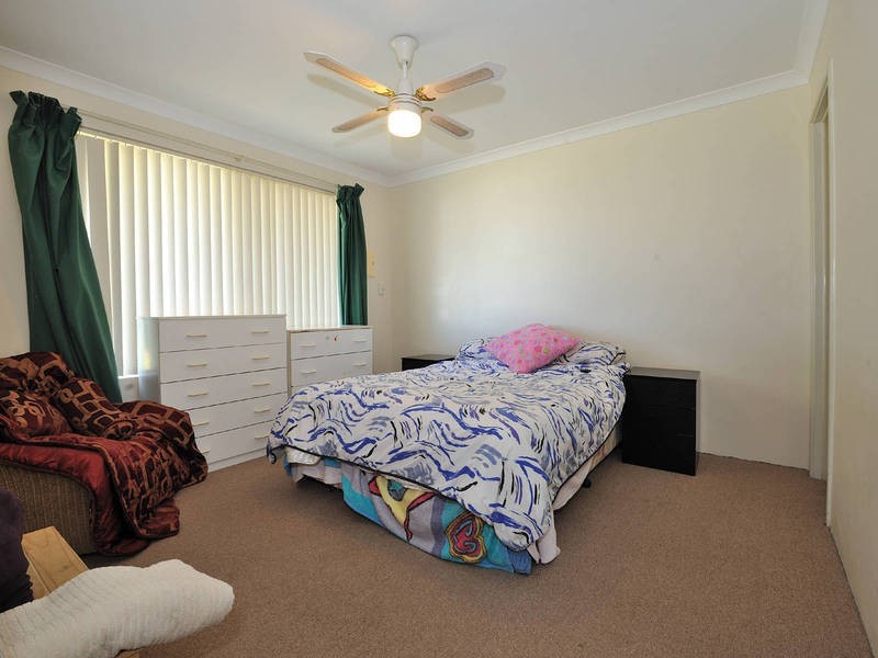 35 Oakwood Crescent, Waikiki WA 6169