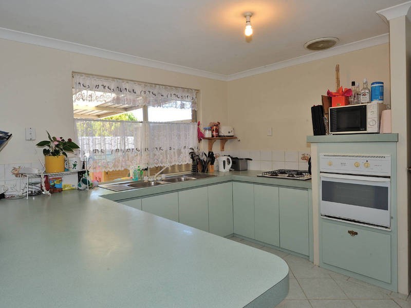 35 Oakwood Crescent, Waikiki WA 6169