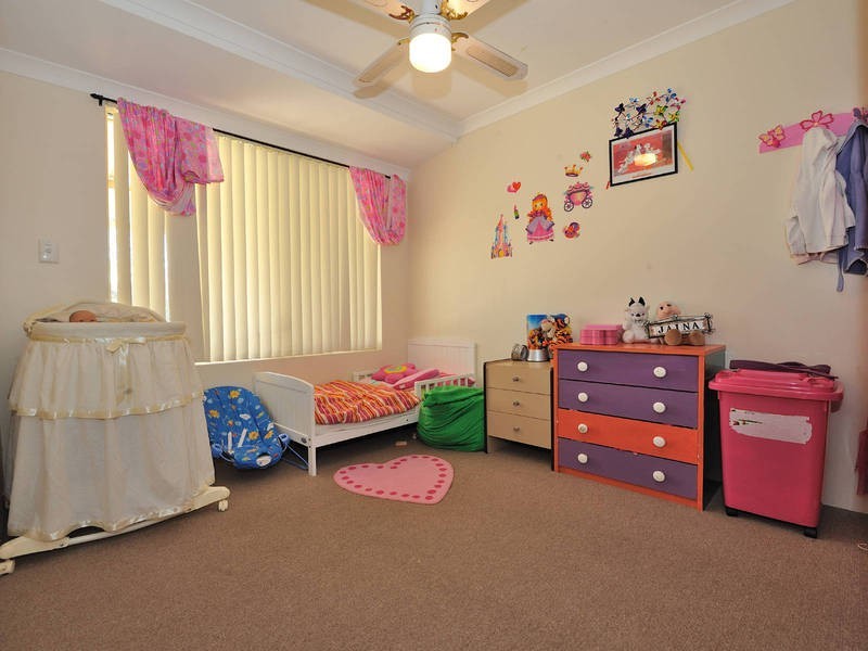 35 Oakwood Crescent, Waikiki WA 6169