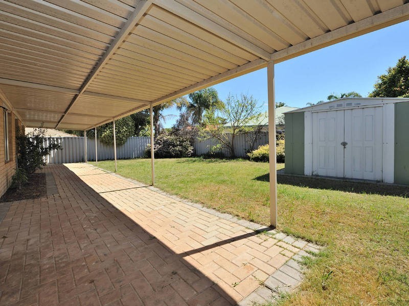 35 Oakwood Crescent, Waikiki WA 6169