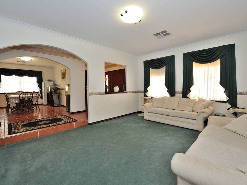 186 Fendam Street, Warnbro WA 6169