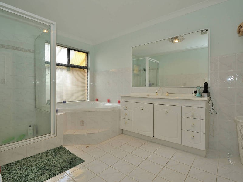 186 Fendam Street, Warnbro WA 6169