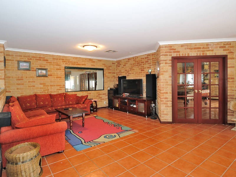 186 Fendam Street, Warnbro WA 6169