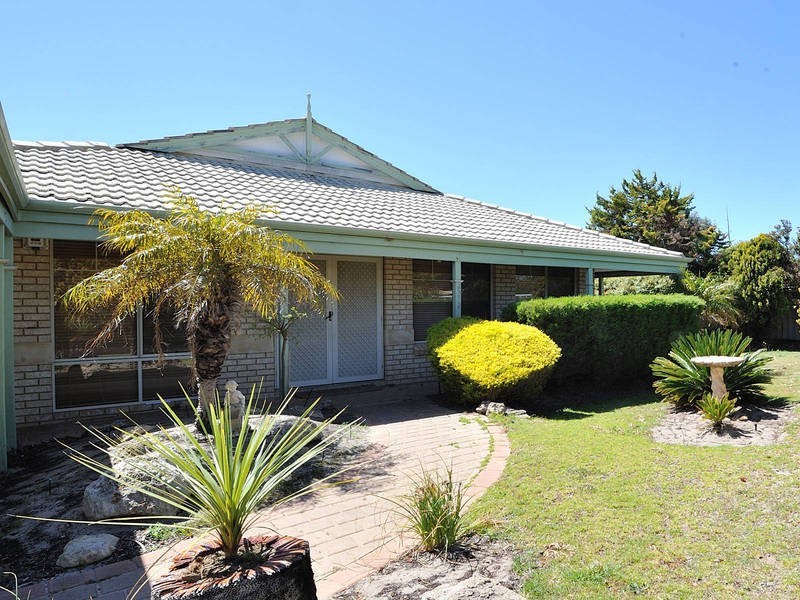 8 Middleton Place, Waikiki WA 6169