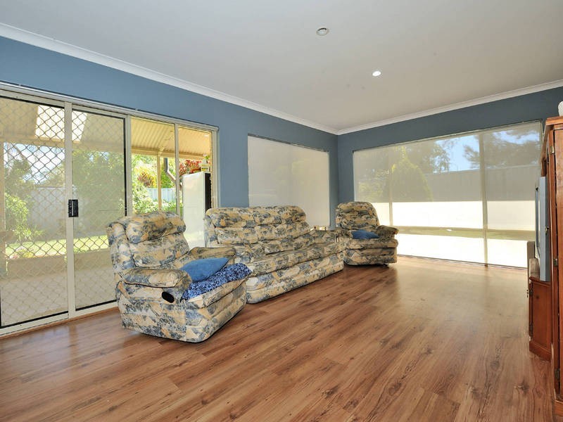 8 Middleton Place, Waikiki WA 6169