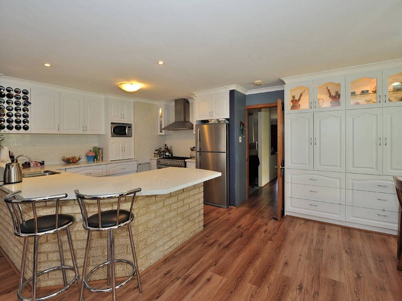 8 Middleton Place, Waikiki WA 6169