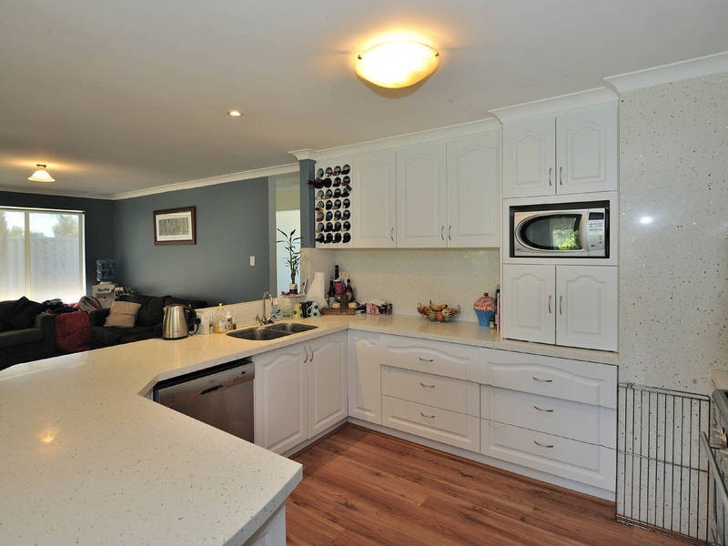 8 Middleton Place, Waikiki WA 6169