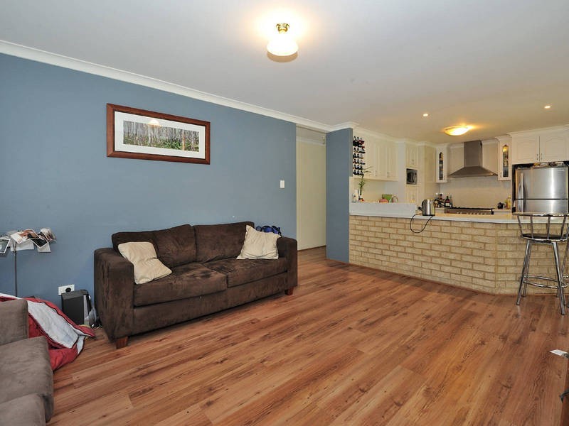 8 Middleton Place, Waikiki WA 6169