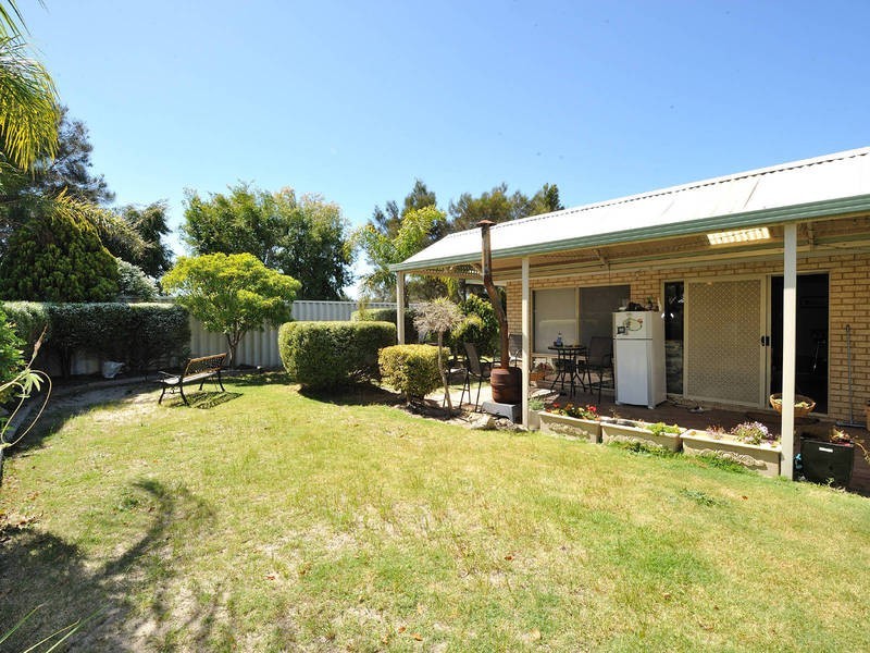 8 Middleton Place, Waikiki WA 6169