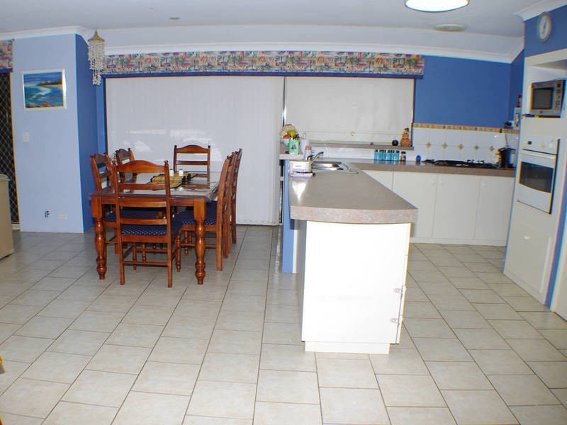 12 Oakwood Crescent, Waikiki WA 6169