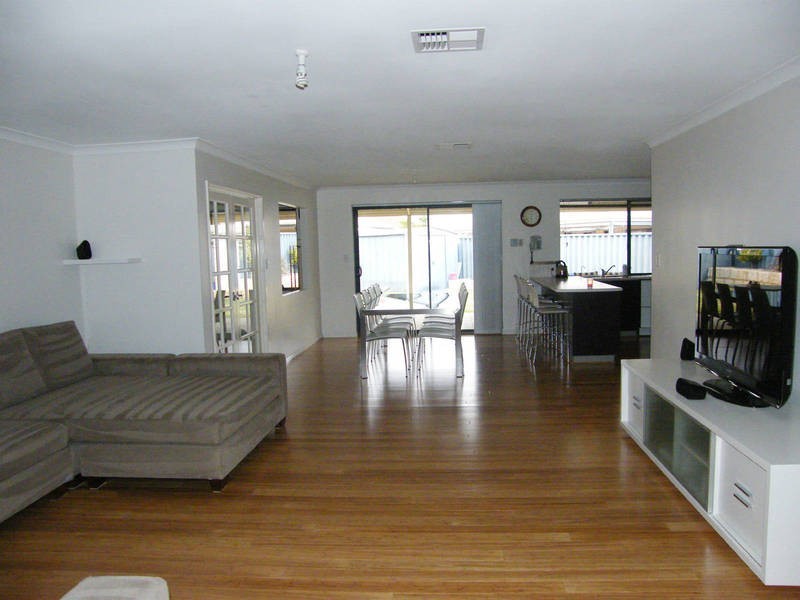 5 Evian Glen, Port Kennedy WA 6172