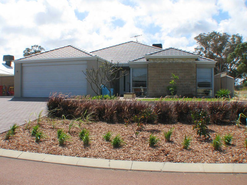 19 Royston Way, Lakelands WA 6180