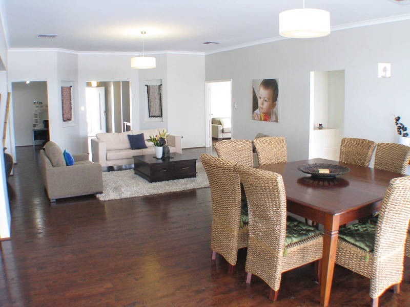 19 Royston Way, Lakelands WA 6180