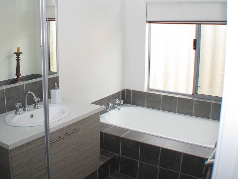 19 Royston Way, Lakelands WA 6180