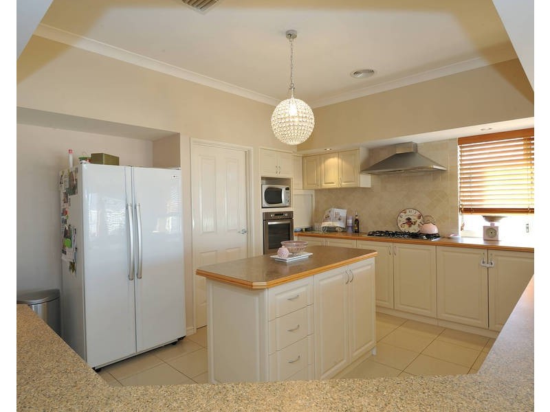 4 Cobblestone Circuit, Secret Harbour WA 6173