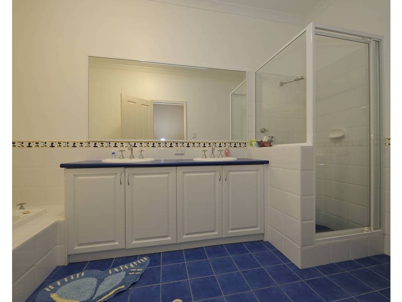 4 Cobblestone Circuit, Secret Harbour WA 6173