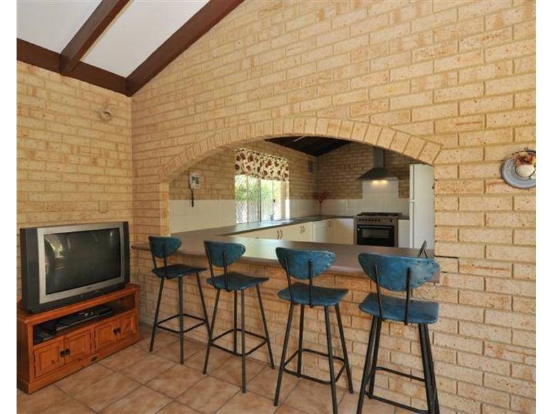 4 Walker Avenue, Rockingham WA 6168