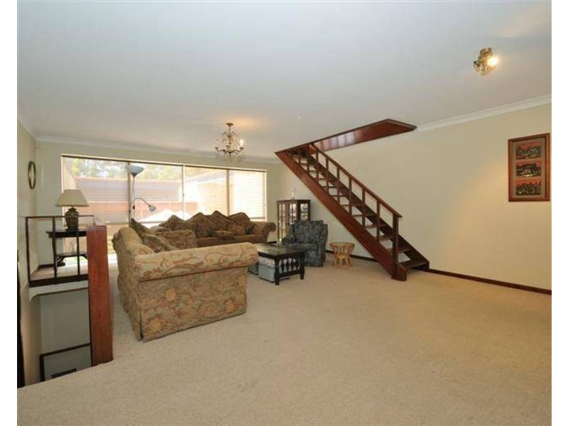 4 Walker Avenue, Rockingham WA 6168